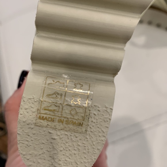 Shoes - Picture 4 of 7